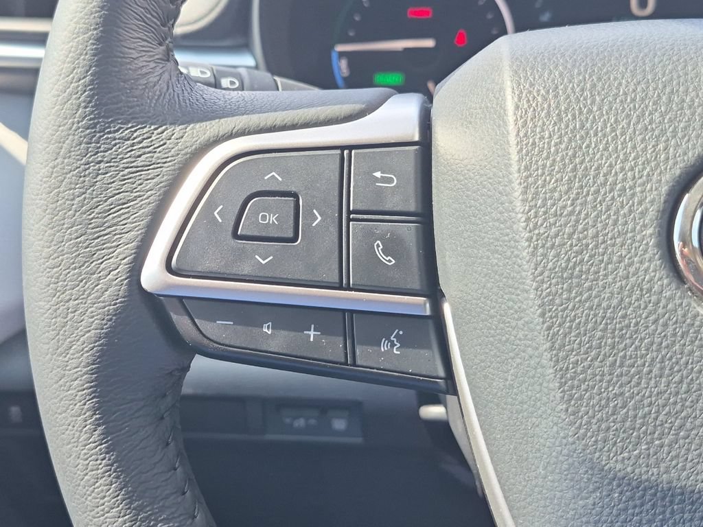 Certified 2025 Toyota Sienna XLE FWD image 26