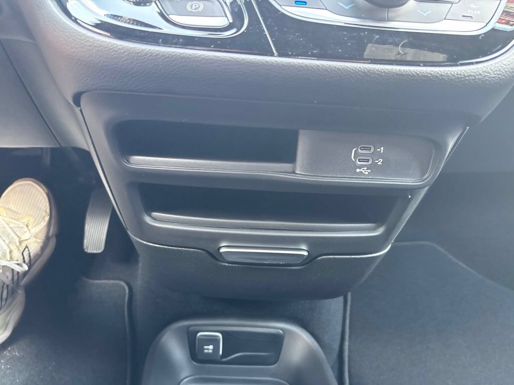 New 2027 Chrysler Pacifica Select FWD image 43