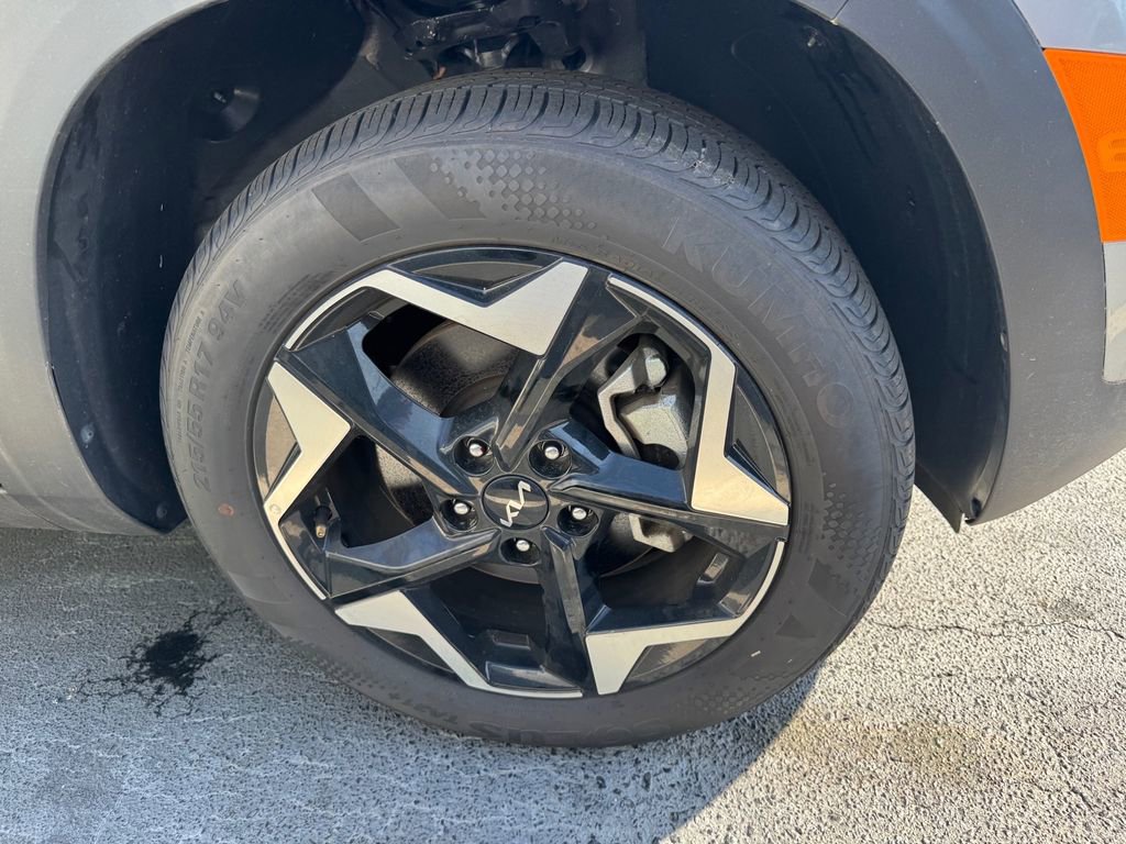 Certified 2025 Kia Seltos S image 2