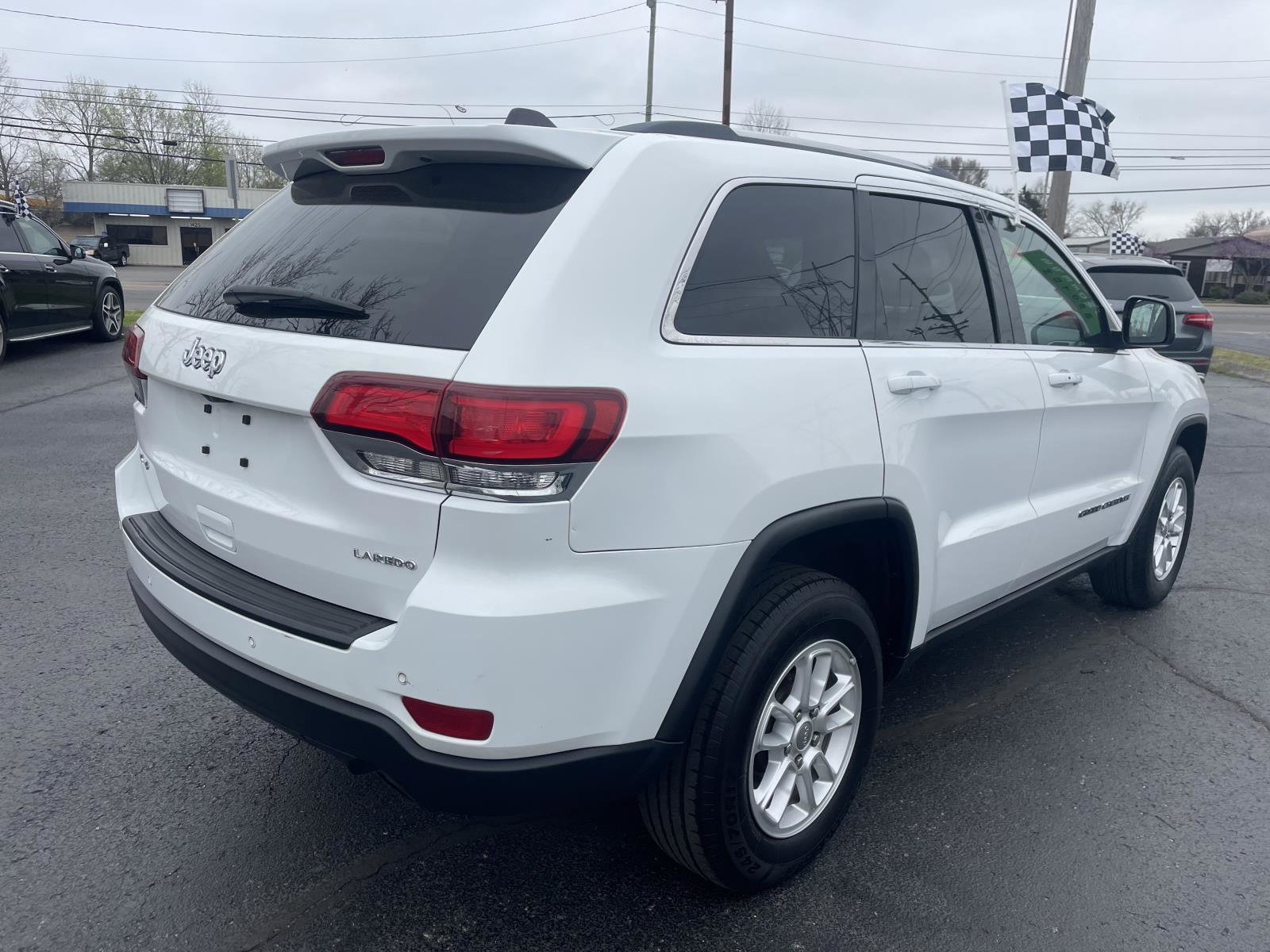 Used 2020 Jeep Grand Cherokee Laredo image 5