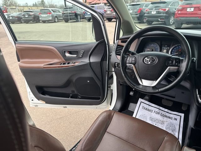 Used 2016 Toyota Sienna Limited Premium image 21