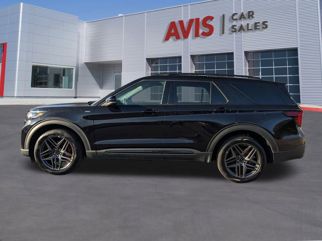Used 2025 Ford Explorer ST-Line w/ ST-Line Street Pack image 2
