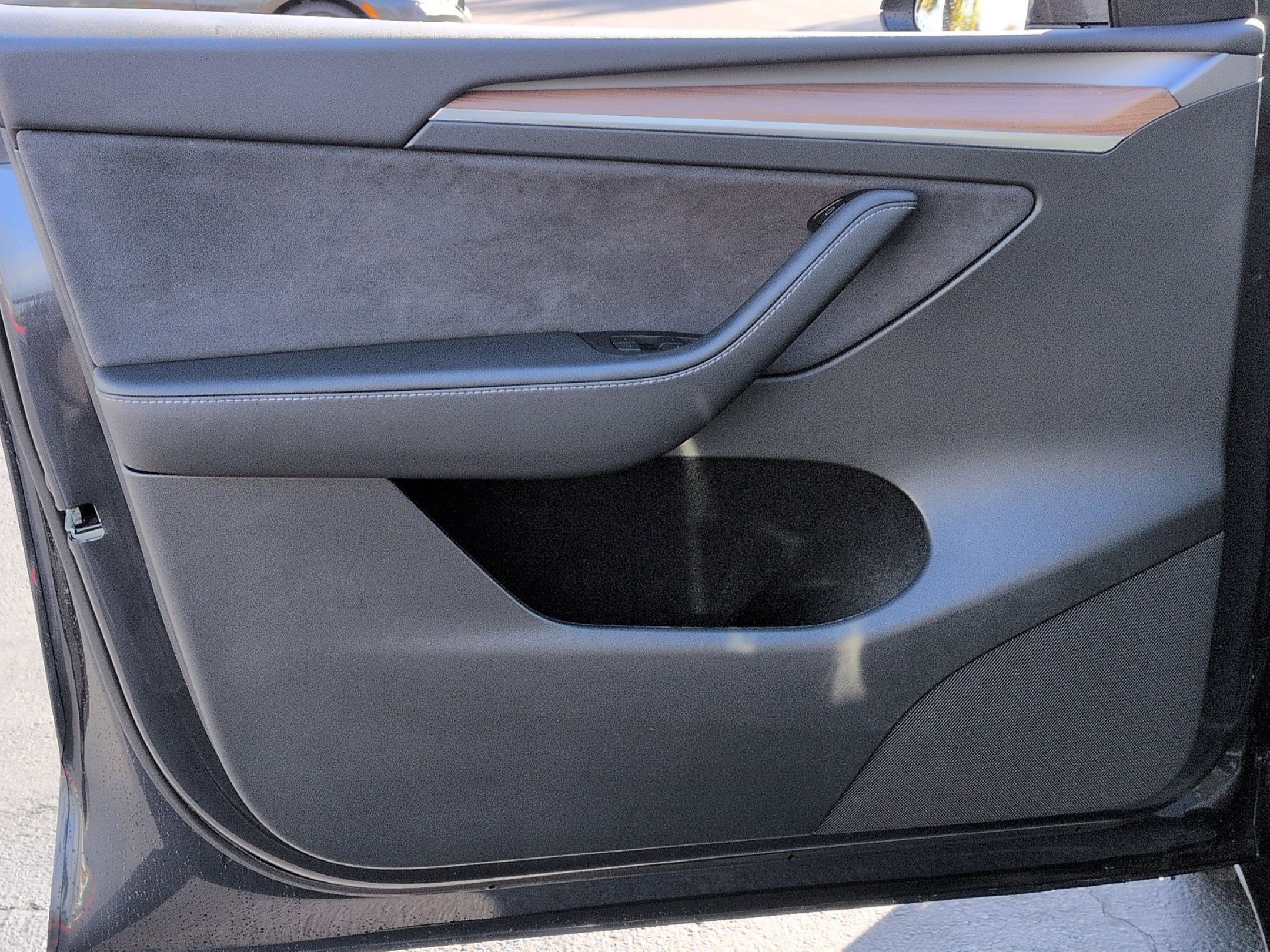 Used 2024 Tesla Model Y 2WD image 14