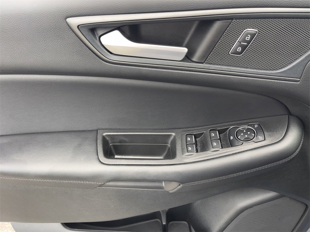 Used 2024 Ford Edge SE w/ Black Appearance Package image 15