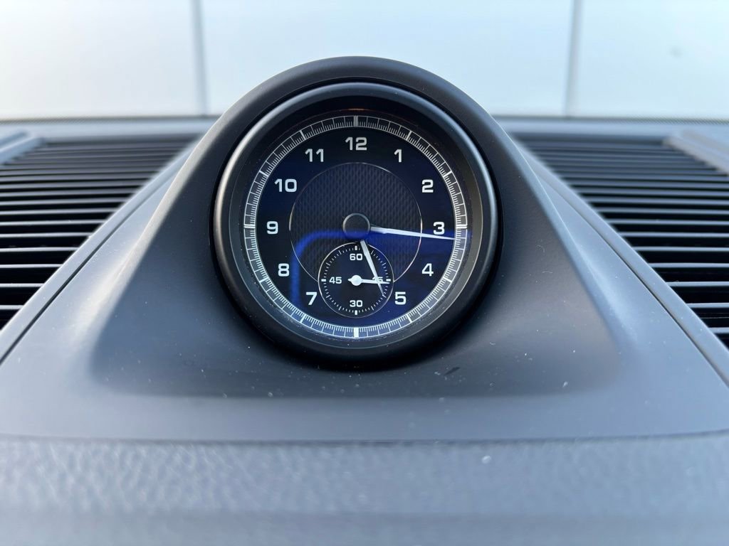 Certified 2023 Porsche Macan image 12