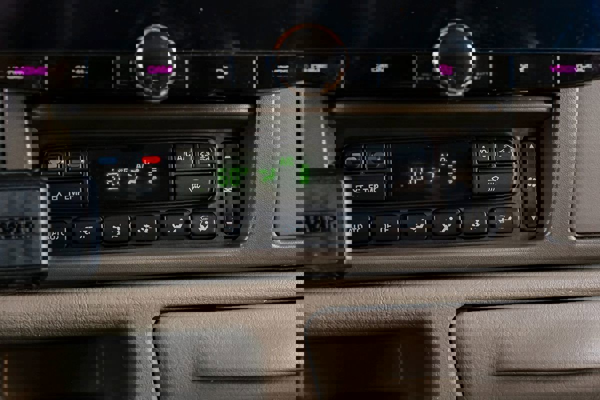 Used 2004 Ford Excursion Eddie Bauer image 19