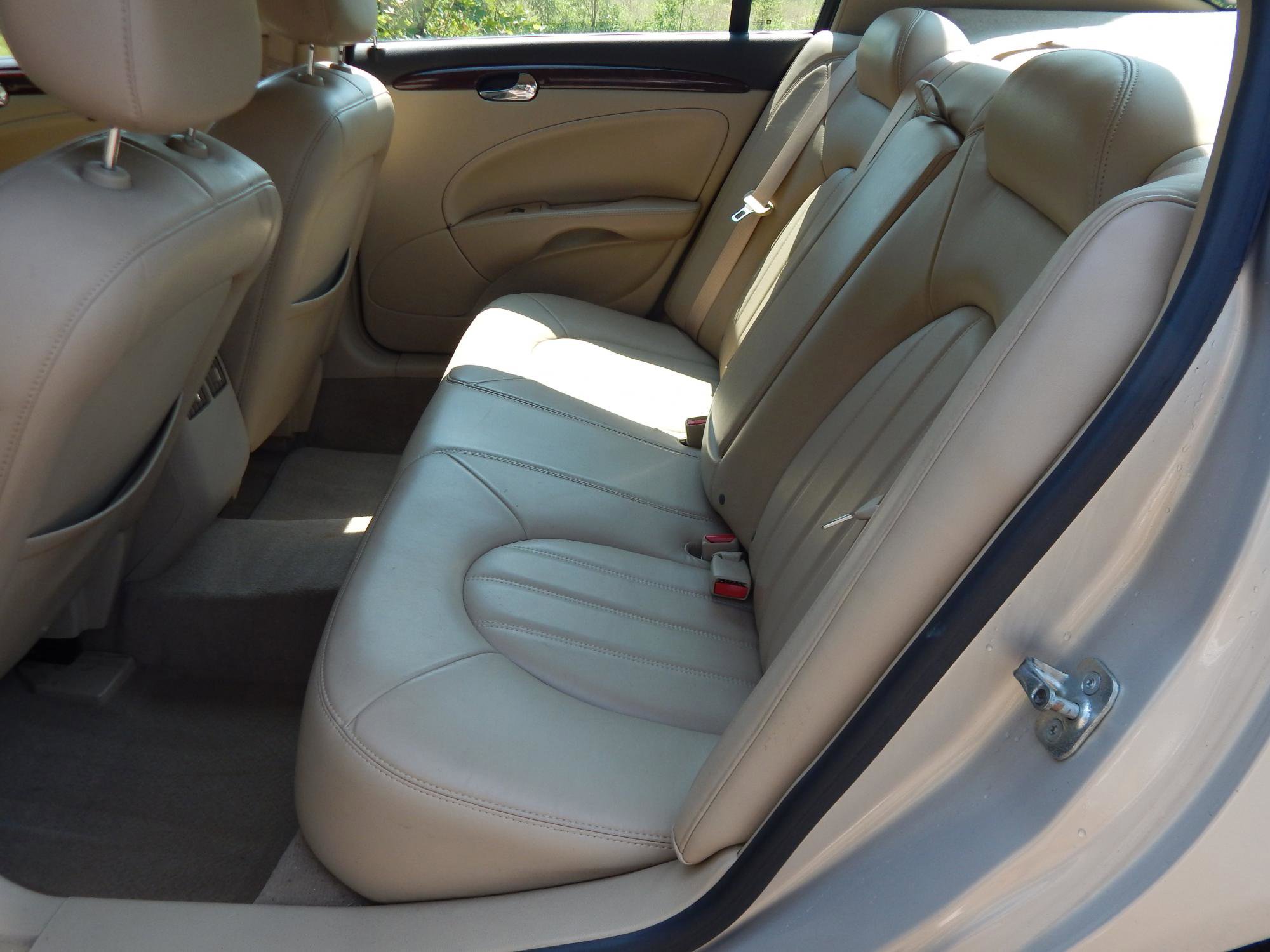 Used 2007 Buick Lucerne CXL image 12