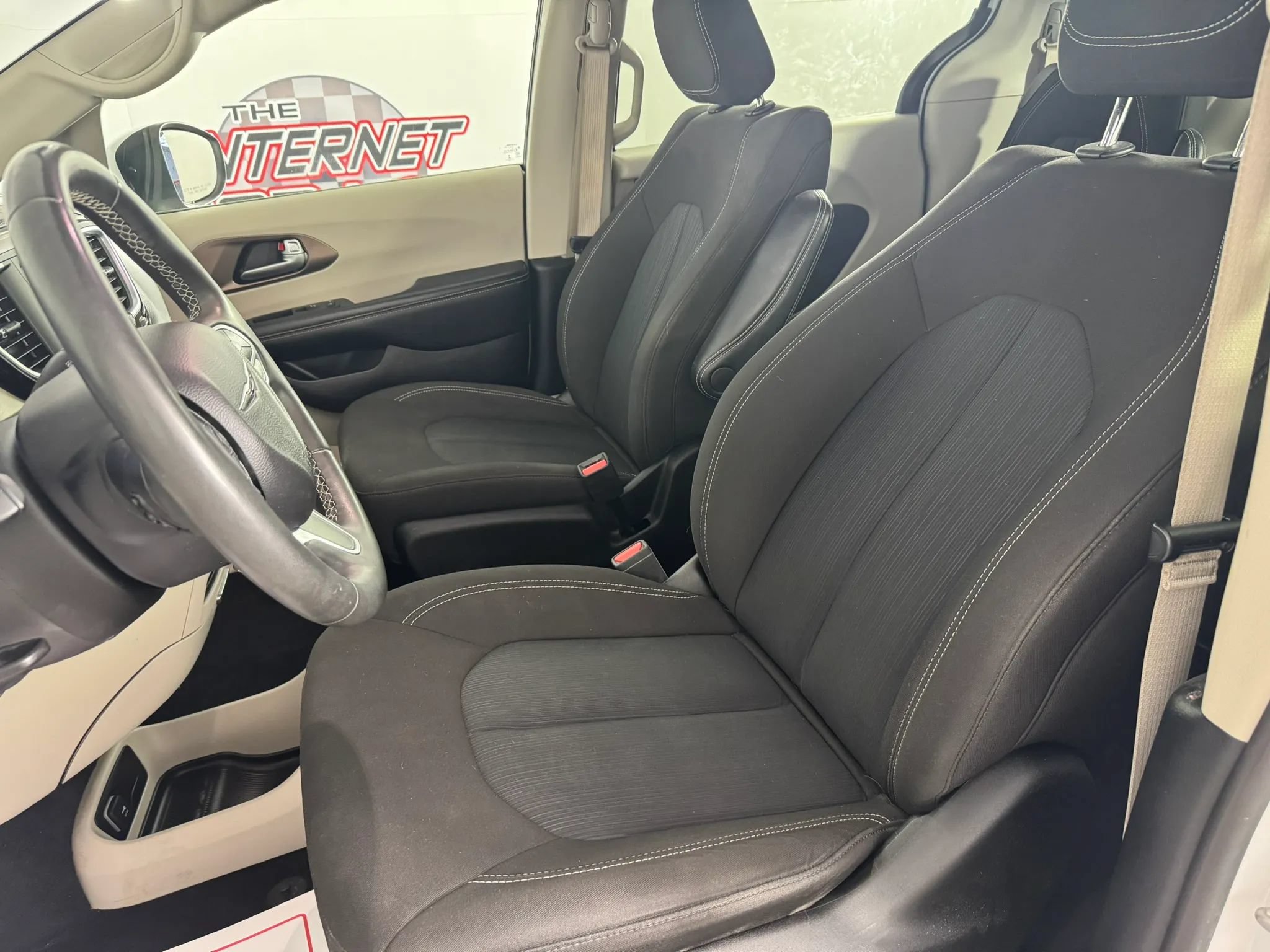 Used 2022 Chrysler Voyager LX FWD image 32