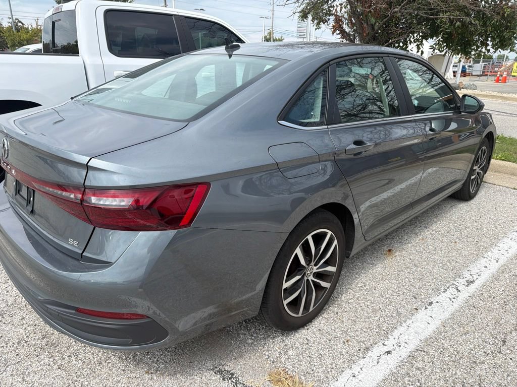 Used 2025 Volkswagen Jetta SE FWD image 5