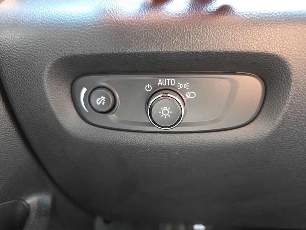 Used 2023 Chevrolet Traverse LS FWD image 34