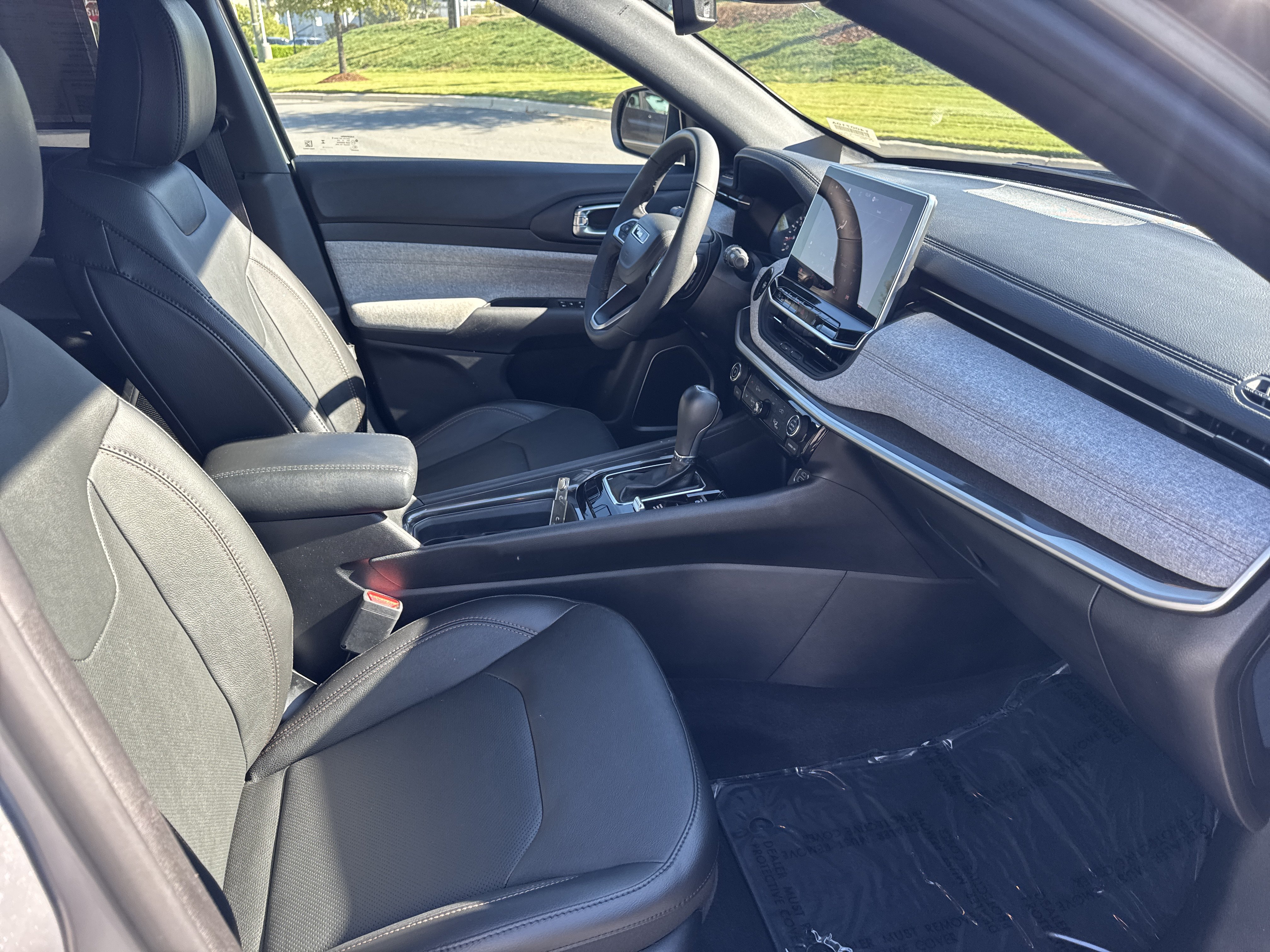 Used 2023 Jeep Compass Latitude AWD/4WD image 22