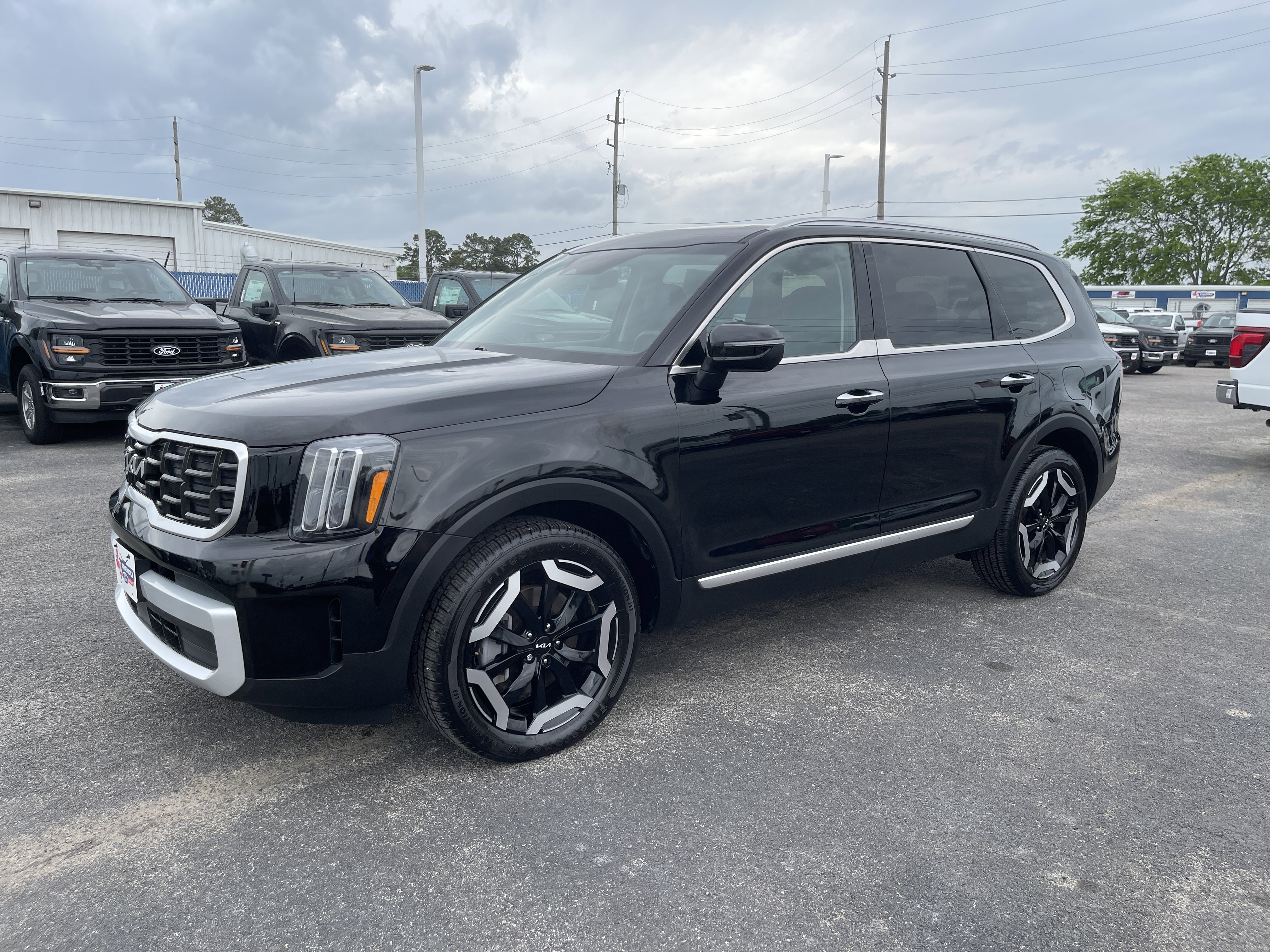 Used 2025 Kia Telluride S image 7