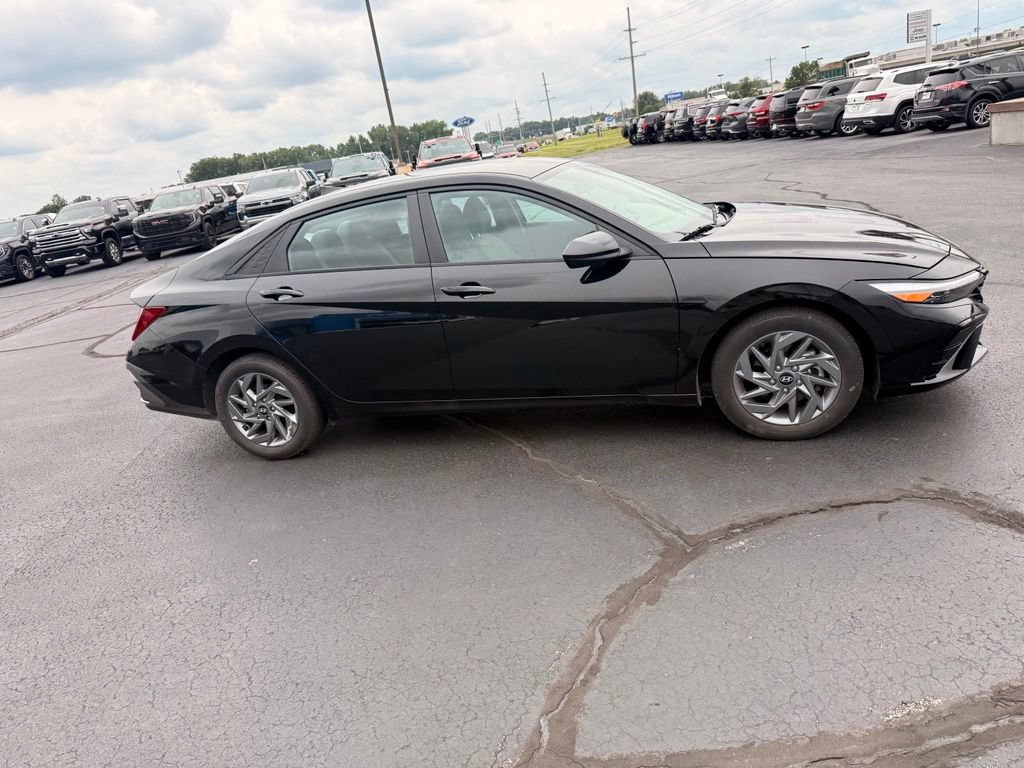 Used 2024 Hyundai Elantra SEL FWD image 4