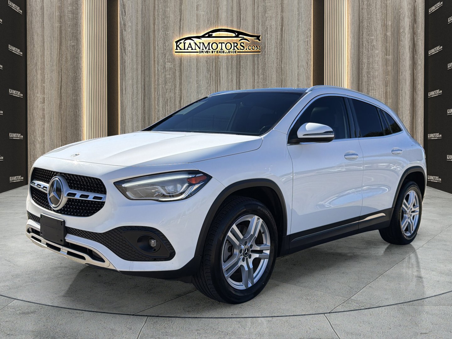 Used 2021 Mercedes-Benz GLA 250 4MATIC w/ Premium Package image 3