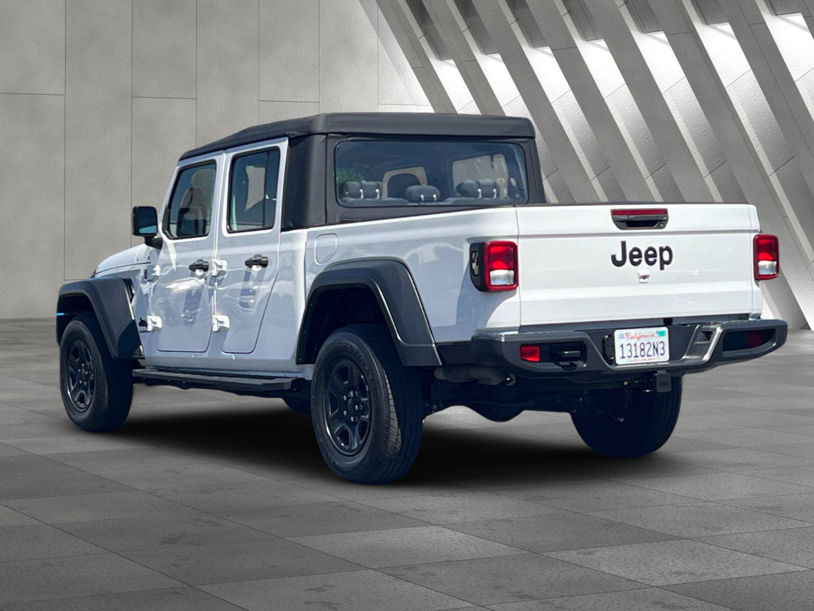 Used 2022 Jeep Gladiator Sport AWD/4WD image 6