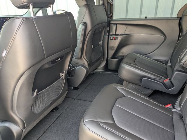 New 2027 Chrysler Pacifica Select FWD image 24