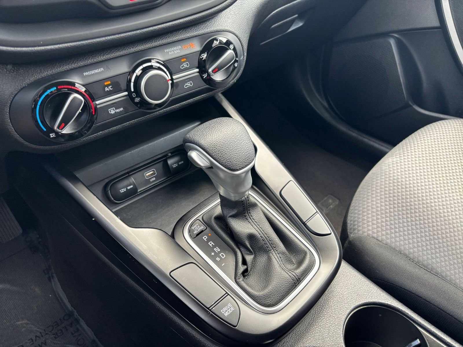 Used 2025 Kia Soul LX w/ LX Technology Package FWD image 39
