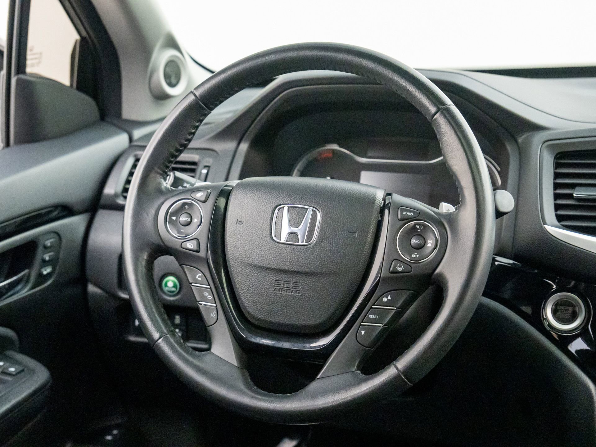 Used 2018 Honda Pilot Touring image 11