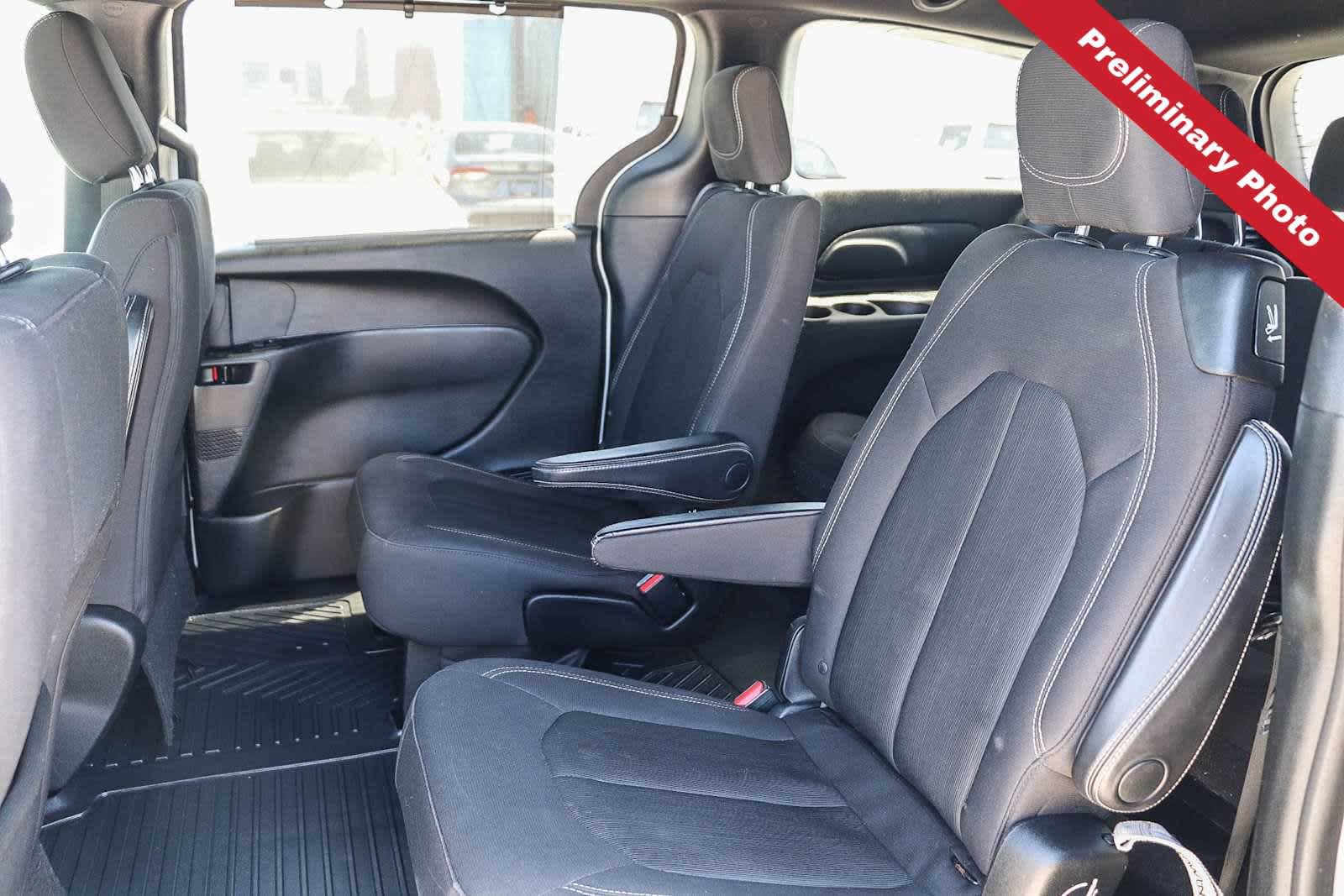 Used 2018 Chrysler Pacifica Touring Plus w/ S Appearance Package FWD image 13