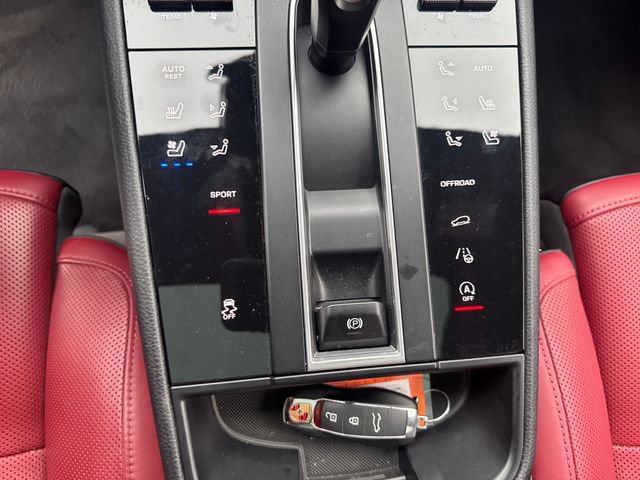 Used 2022 Porsche Macan AWD/4WD image 36