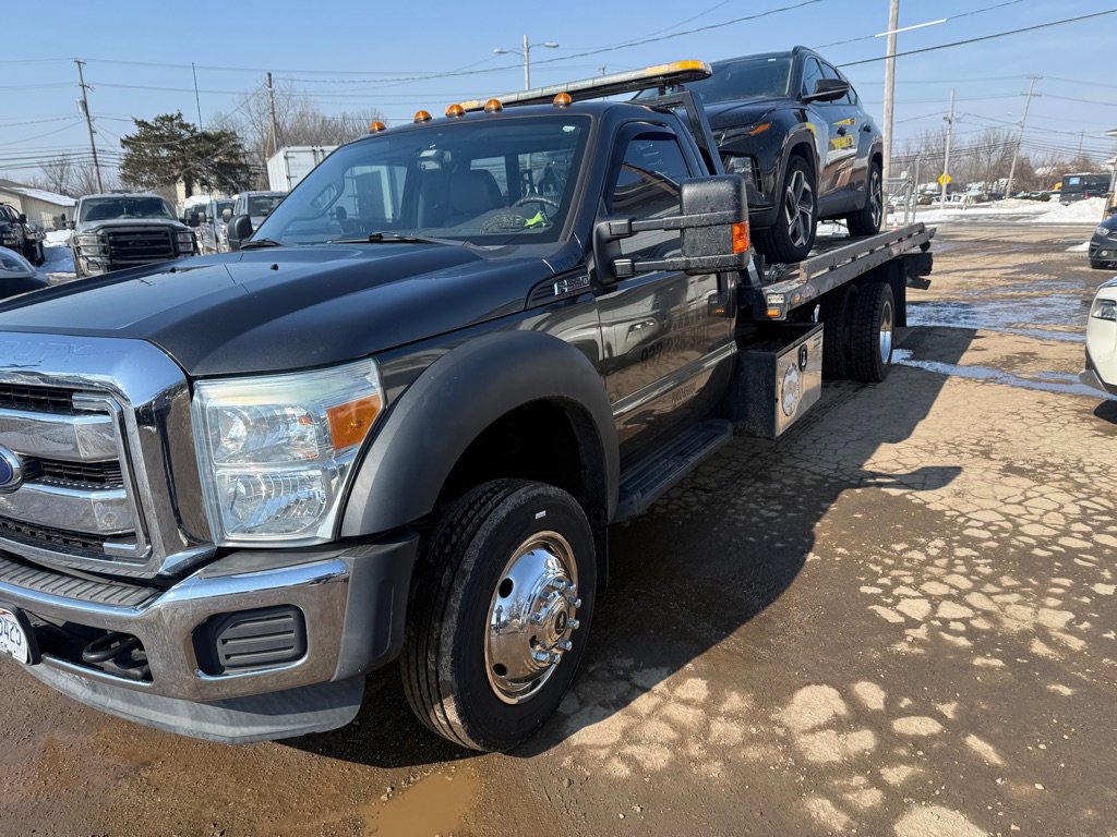 Used 2016 Ford F550 2WD Regular Cab Super Duty image 2
