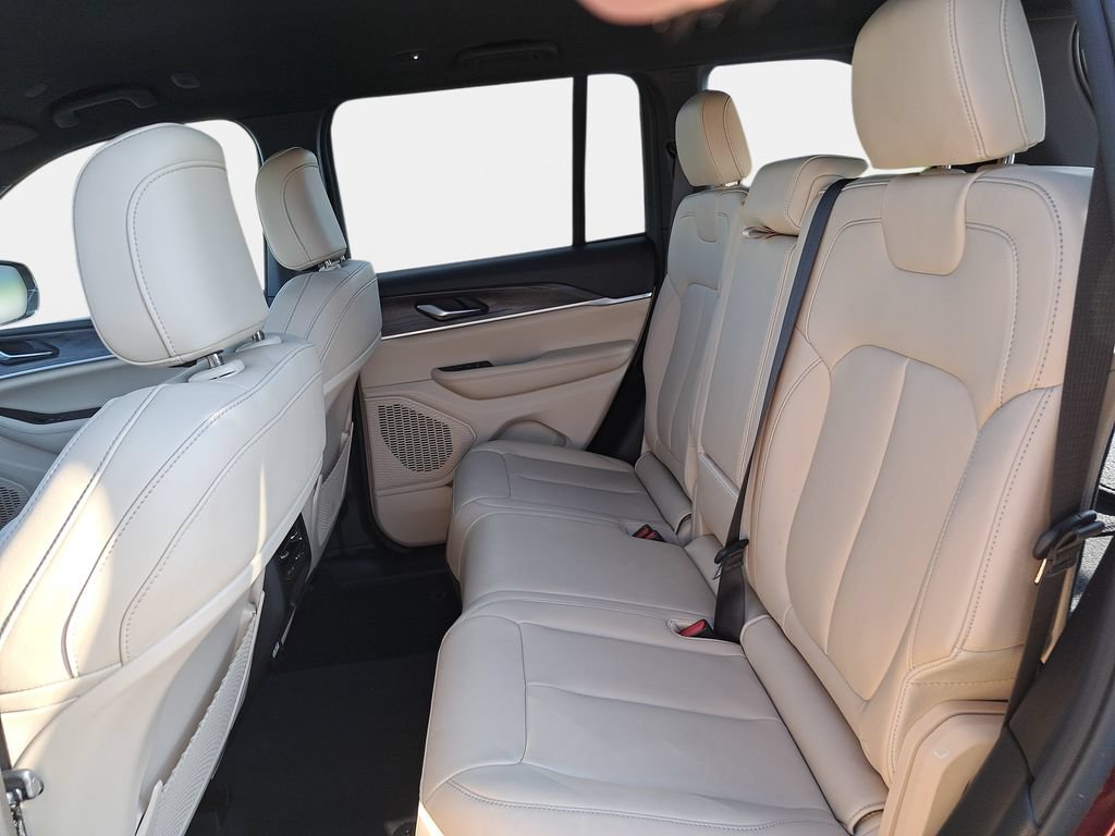 Certified 2023 Jeep Grand Cherokee Limited w/ Trailer Tow Prep Group (B) AWD/4WD image 15