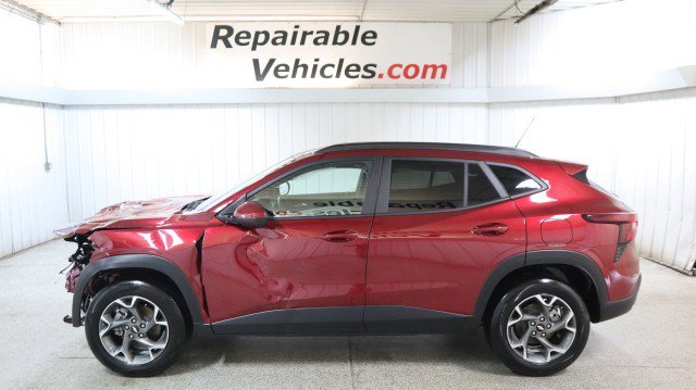 Used 2024 Chevrolet Trax LT w/ Sunroof Package image 1