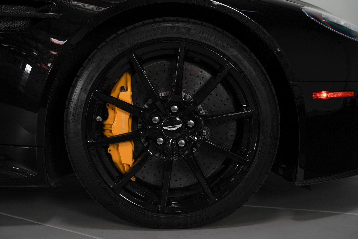 Used 2017 Aston Martin V12 Vantage S RWD image 26