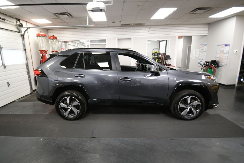 Used 2023 Toyota RAV4 SE w/ Weather & Moonroof Package AWD/4WD image 8