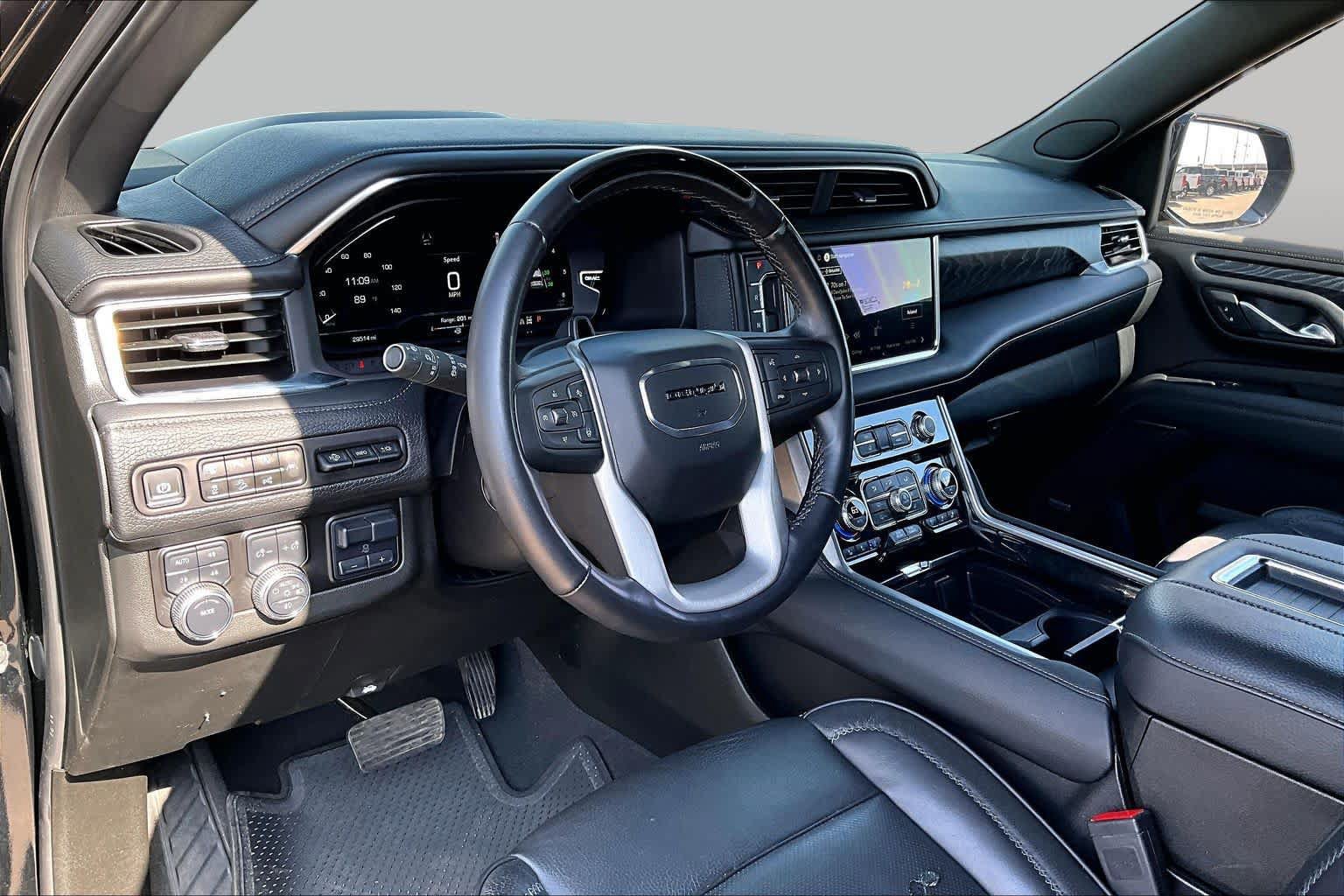 Used 2024 GMC Yukon Denali w/ Advanced Technology Package AWD/4WD image 18