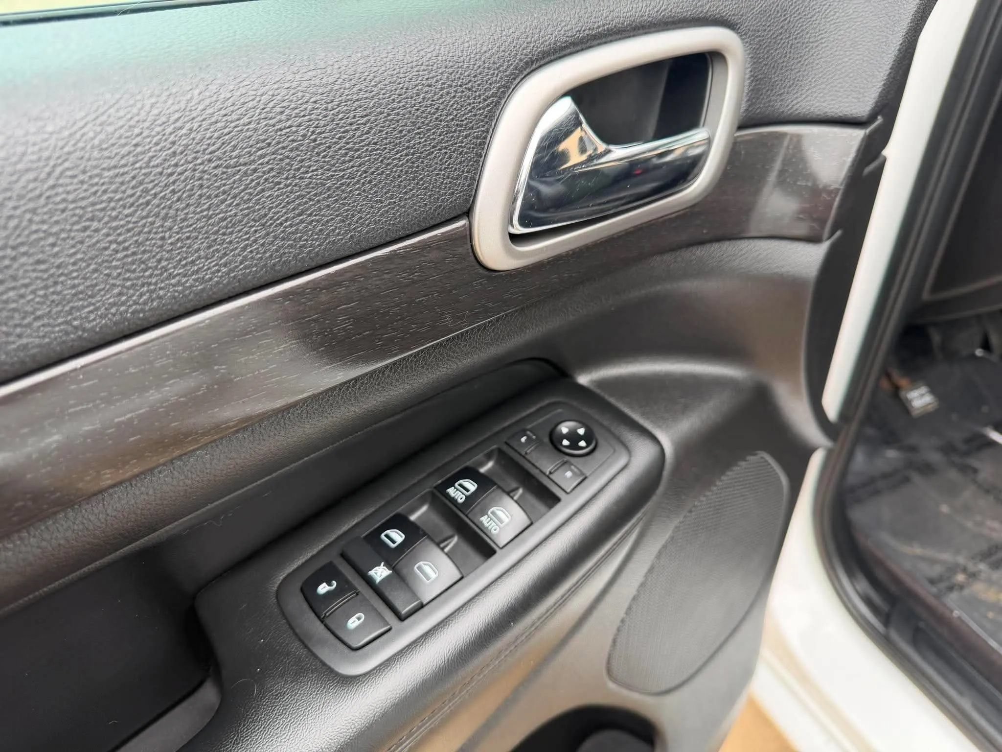 Used 2018 Jeep Grand Cherokee Altitude RWD image 22