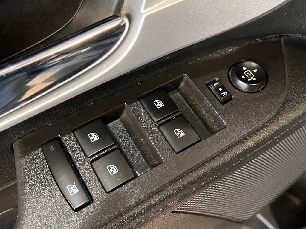 Used 2017 Chevrolet Equinox LS image 28