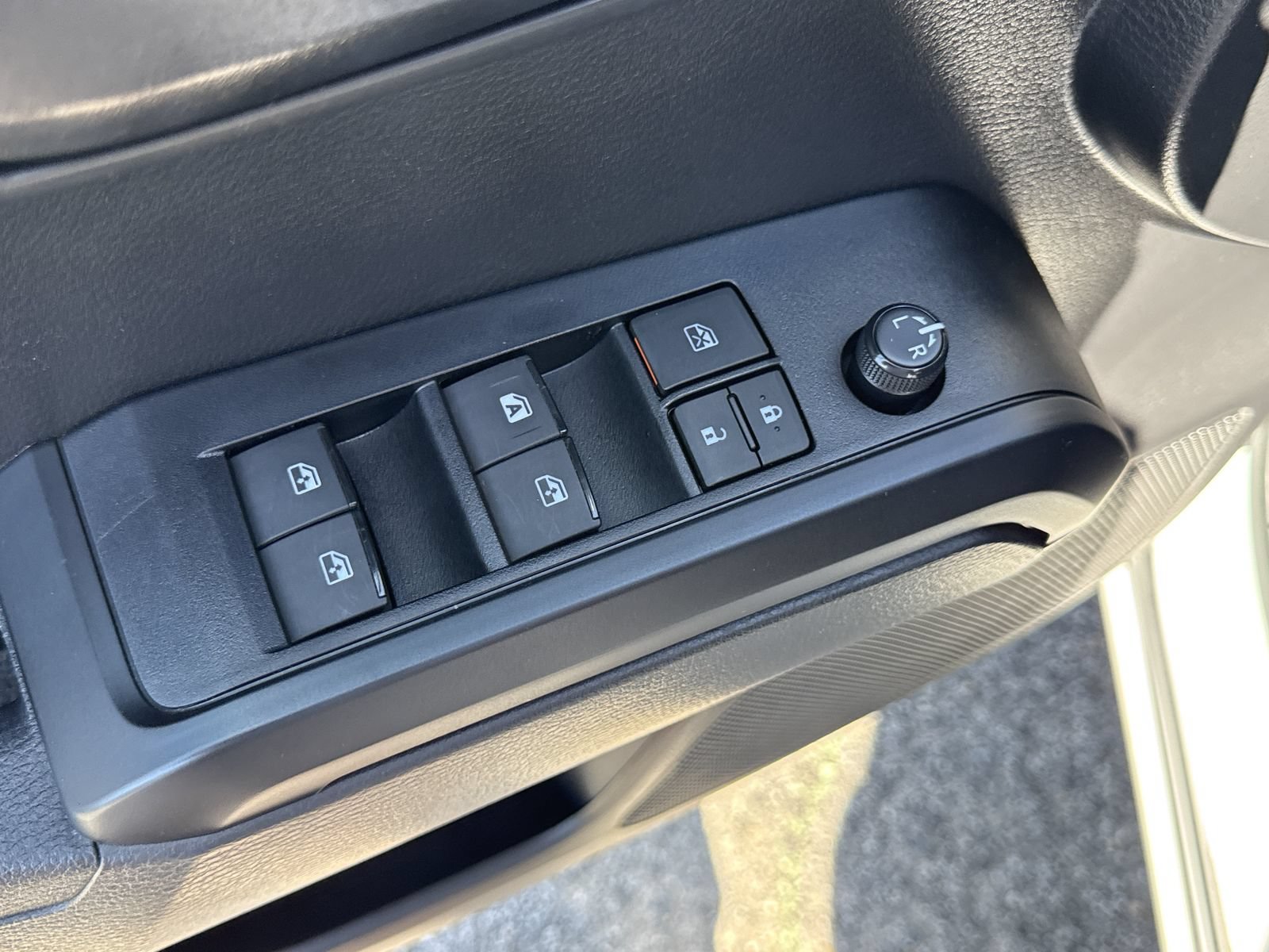 Used 2023 Toyota Tacoma SR AWD/4WD image 14