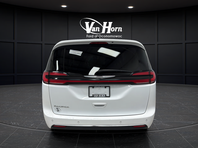 Used 2023 Chrysler Pacifica Touring-L FWD image 6