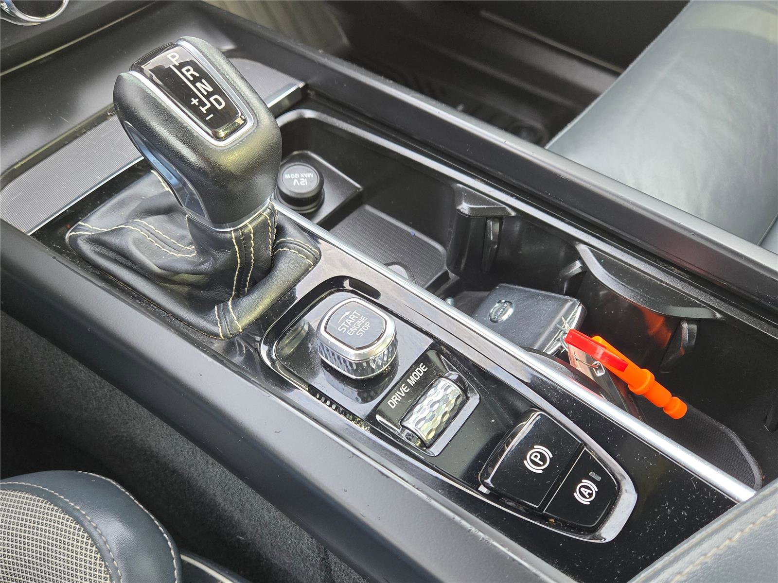 Used 2020 Volvo XC60 T5 R-Design image 26