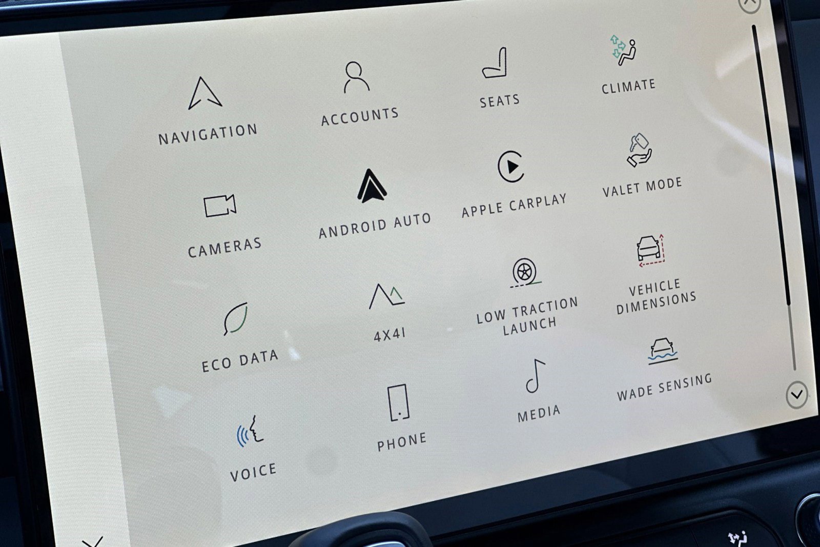 New 2026 Land Rover Defender 110 X-Dynamic SE image 21