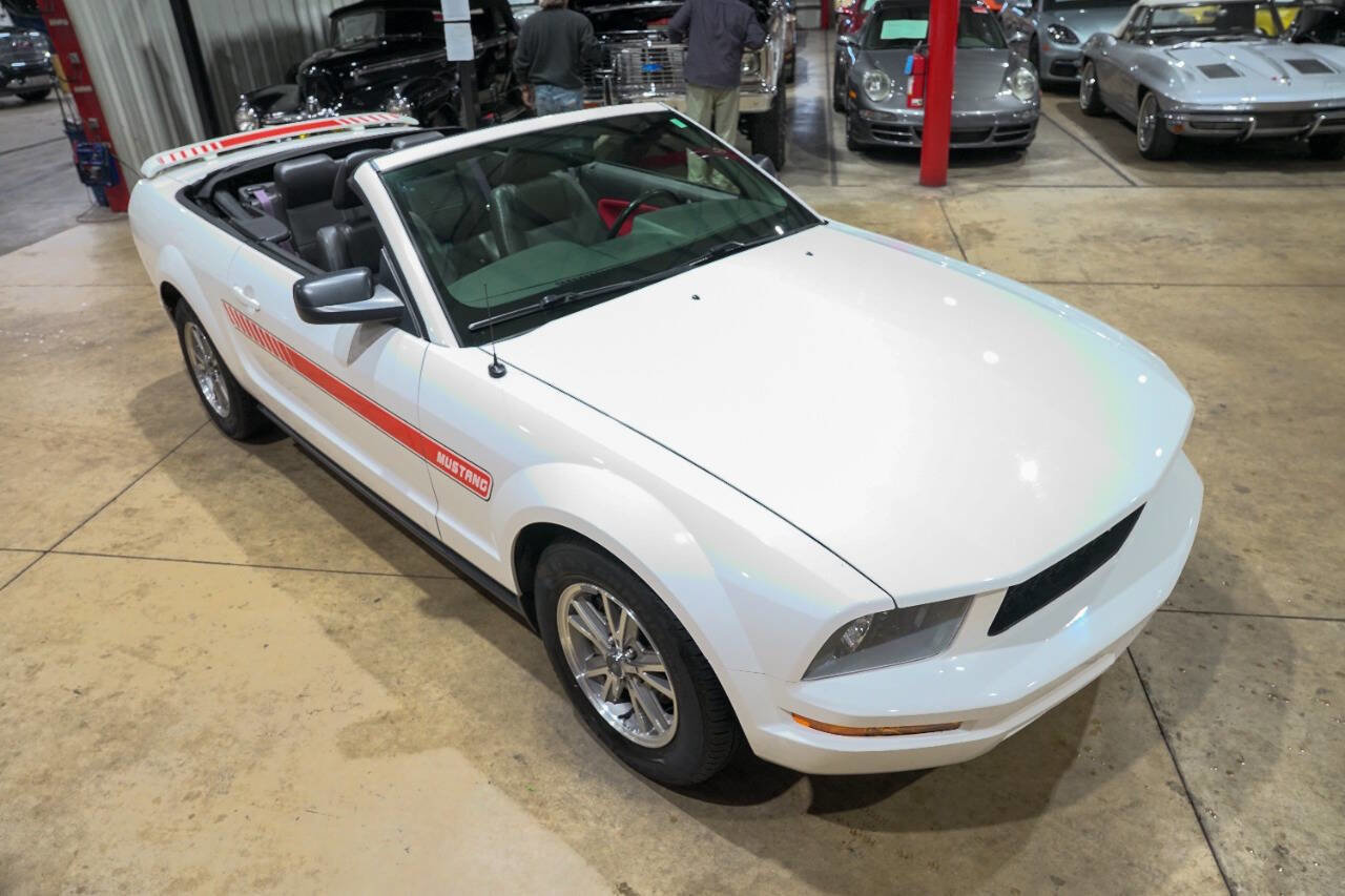 Used 2005 Ford Mustang Premium image 14