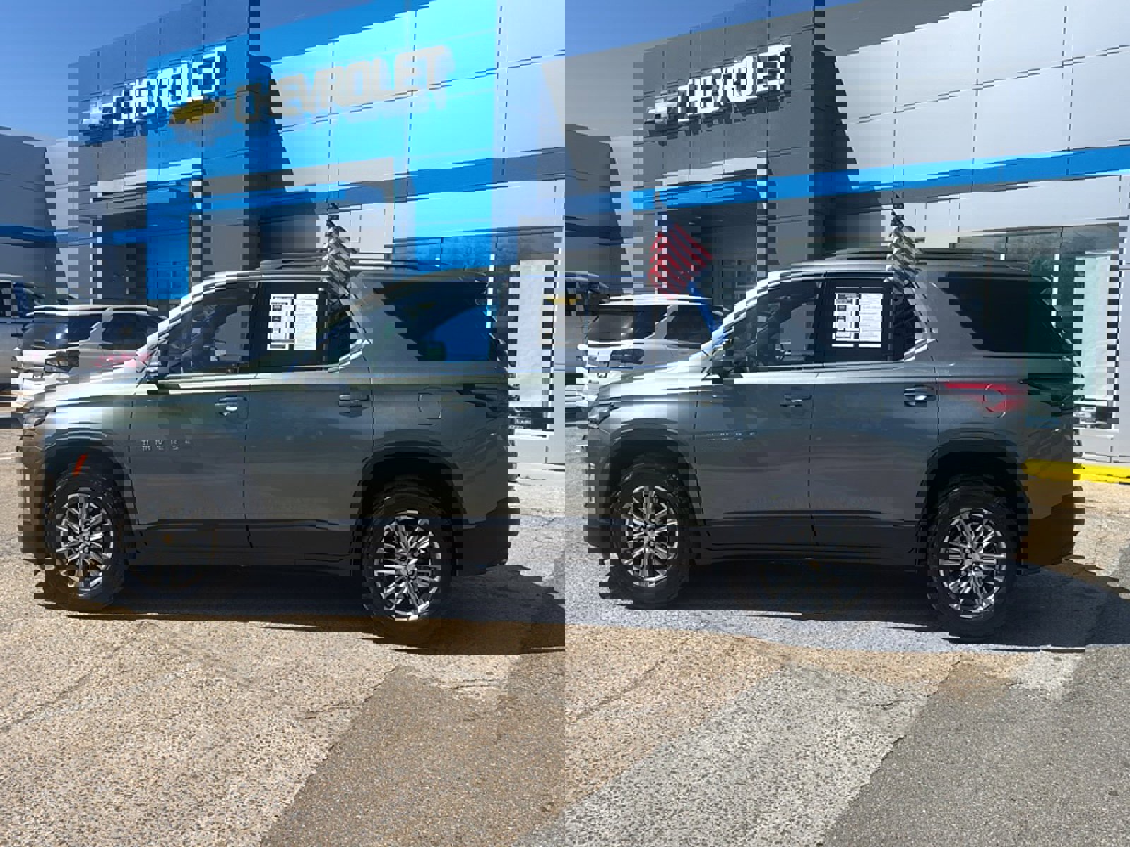 Used 2023 Chevrolet Traverse LT w/ Rear Camera Mirror Package image 8