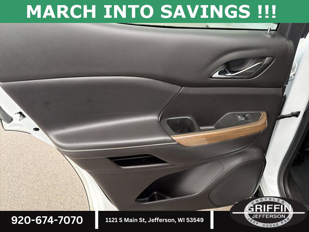 Used 2023 GMC Acadia SLE w/ Driver Convenience Package image 14