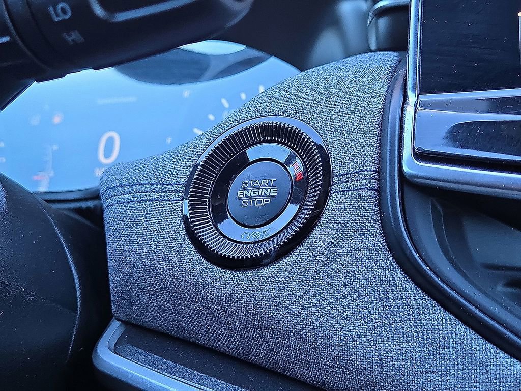 Used 2024 Jeep Compass Latitude image 32