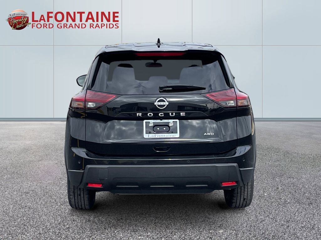 Used 2025 Nissan Rogue SV AWD/4WD image 6