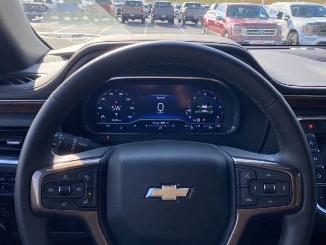 Used 2023 Chevrolet Suburban High Country image 12