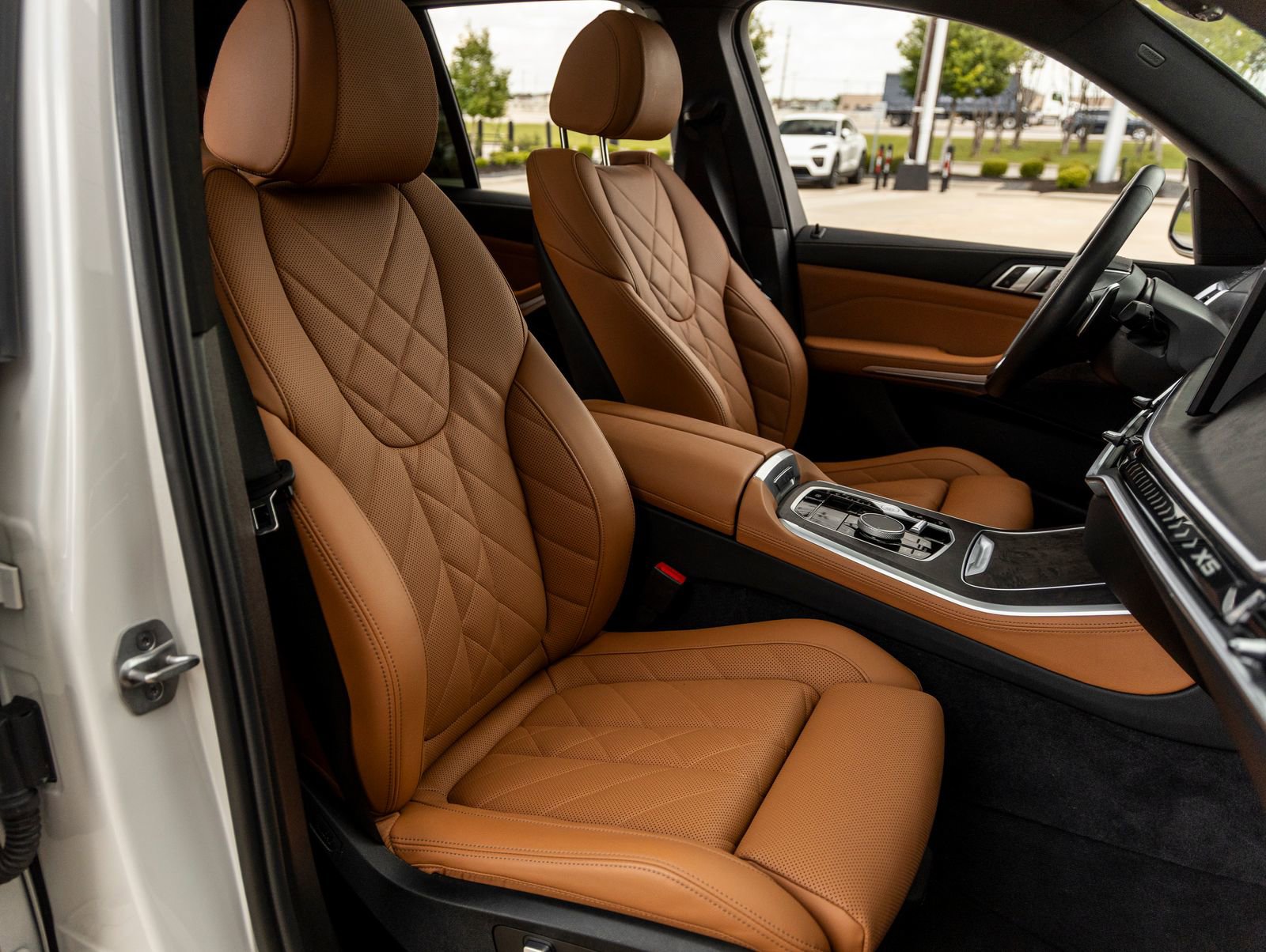 Used 2024 BMW X5 xDrive40i w/ Parking Assistance Package image 44