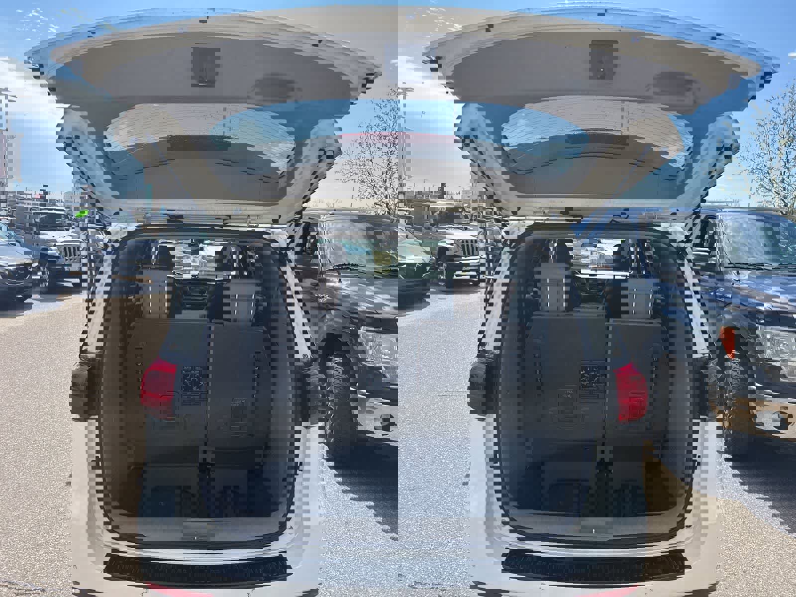 Used 2015 Kia Sedona LX image 21