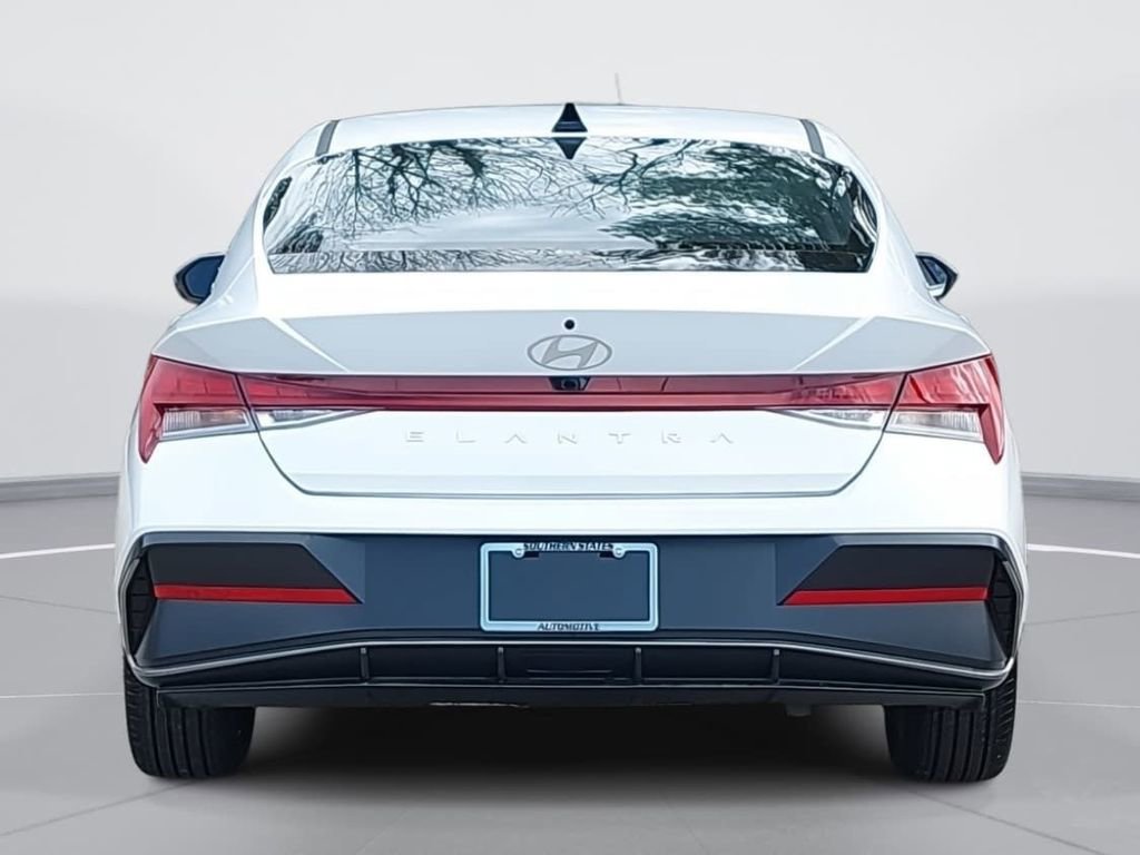 Certified 2025 Hyundai Elantra SEL w/ Cargo Package image 6
