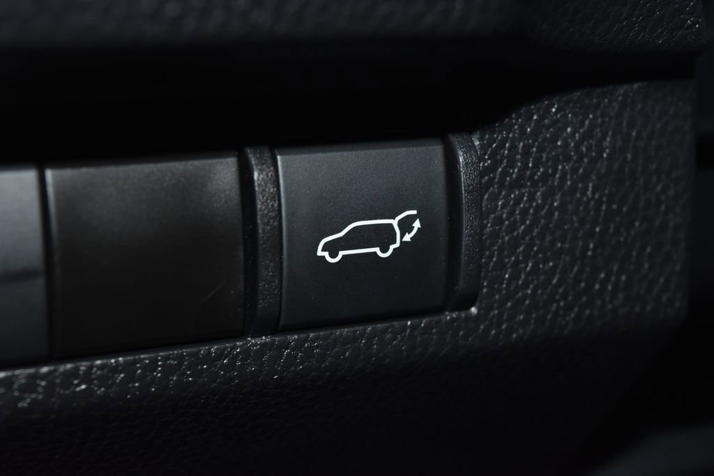 Used 2025 Toyota RAV4 XLE w/ Convenience Package image 18