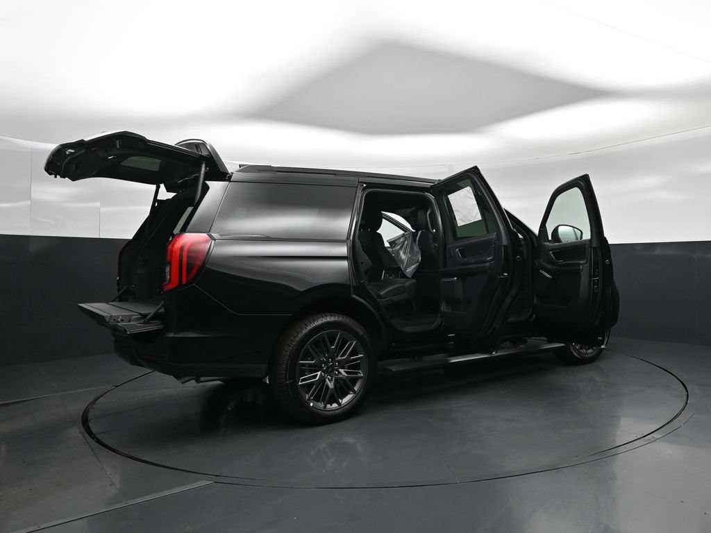New 2027 Ford Expedition Platinum w/ Stealth Appearance Package AWD/4WD image 5