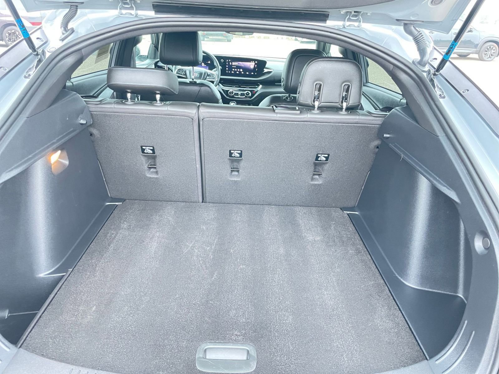 Used 2025 Buick Envista Sport Touring image 31