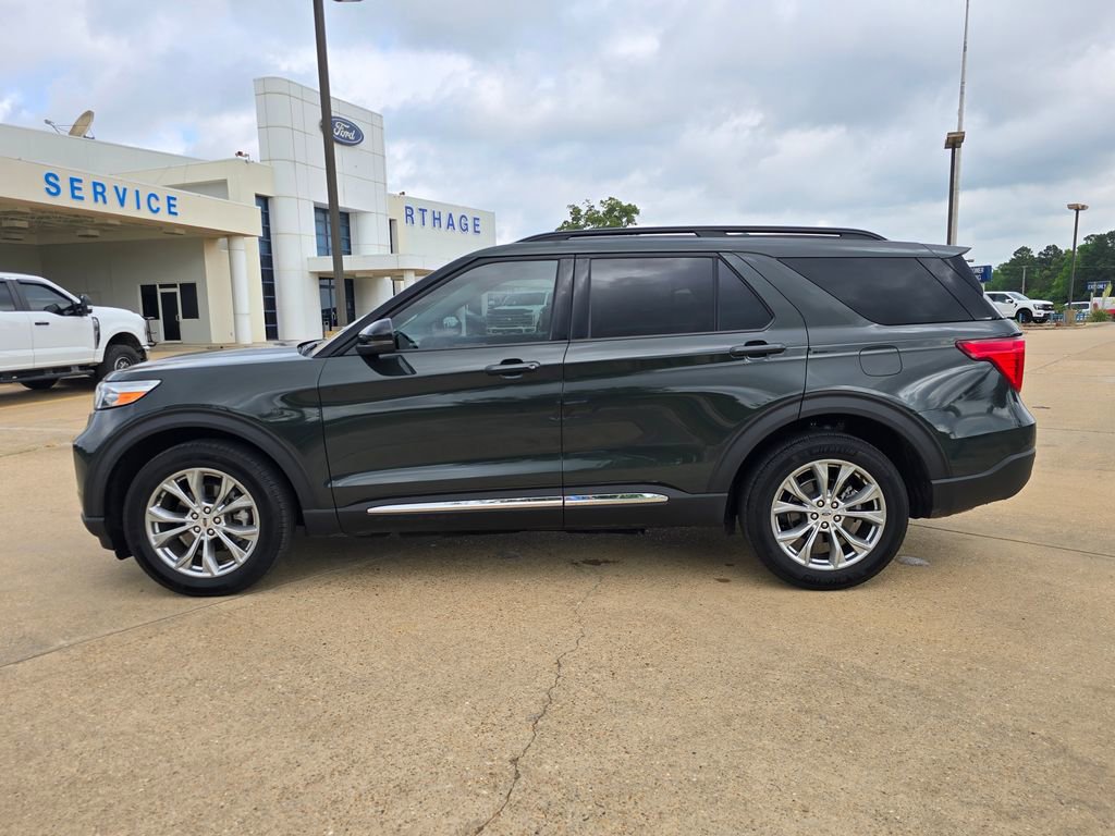 Used 2024 Ford Explorer XLT w/ Equipment Group 202A AWD/4WD image 2