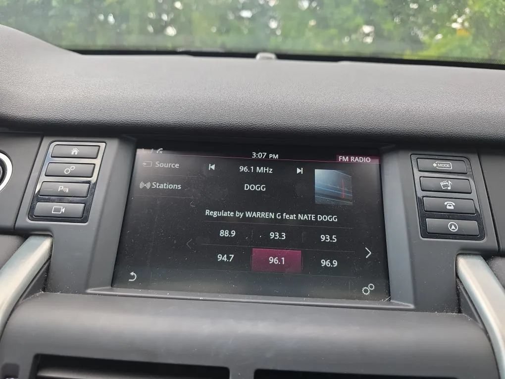 Used 2019 Land Rover Discovery Sport HSE AWD/4WD image 29